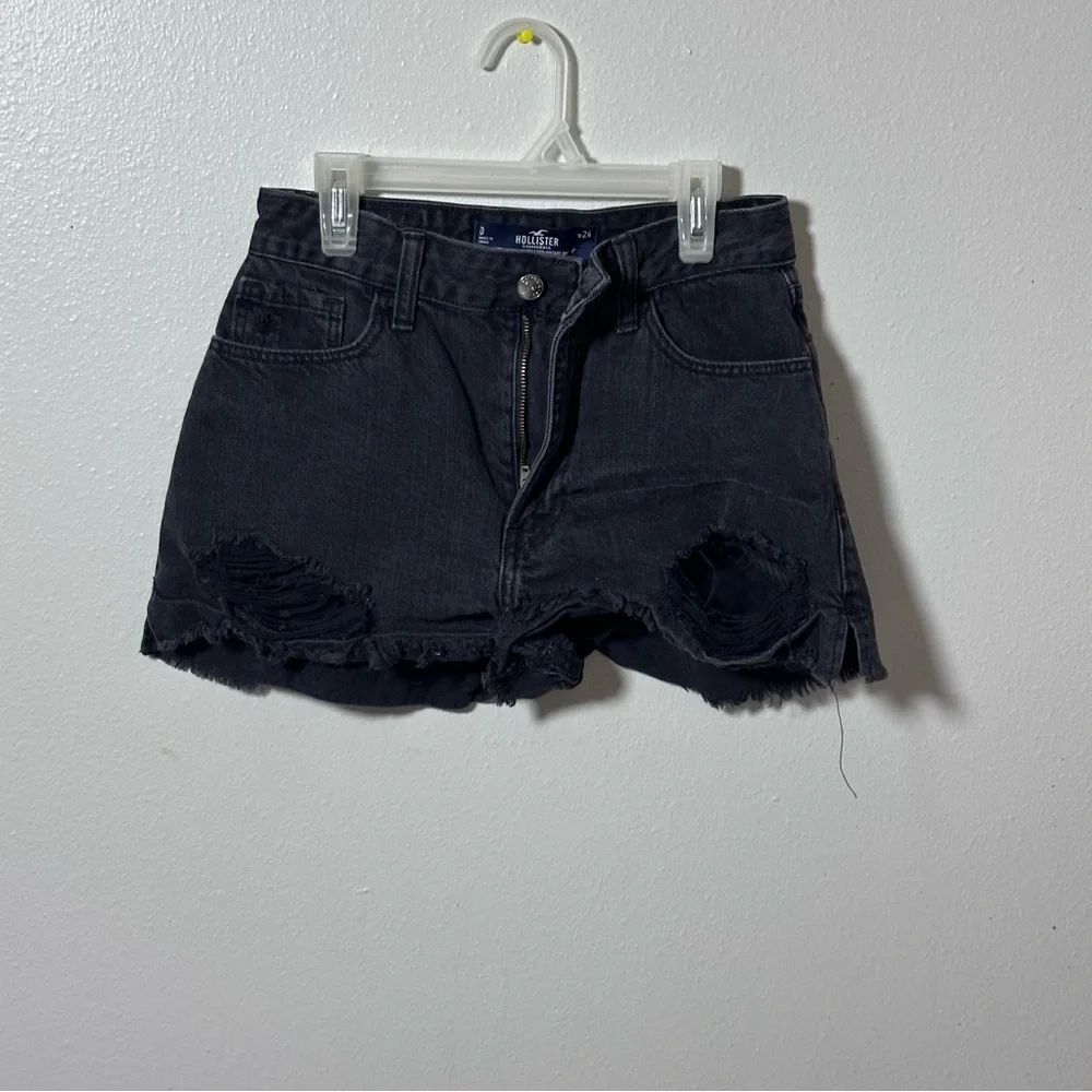 Hollister Women Black Denim Distressed Ultra High rise Vintage Shorts 3’ size‎ 0